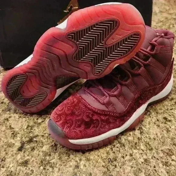 Jordan 11 Retro GG Heiress Velvet 2016 Grade School Size 4Y 852265-65 - Picture 8 of 11